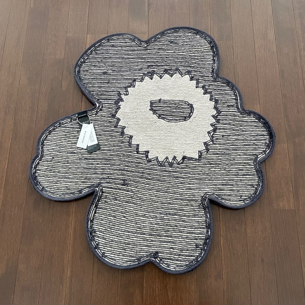 NWT marimekko unikko bathmat - charcoal x white 29.13 x 28.74" - Picture 2 of 4
